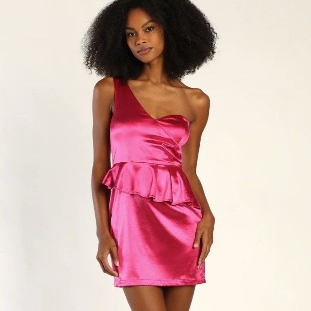 NEW Lulu's Flirtatious Energy Pink Satin One Shoulder Bodycon Mini Dress Small